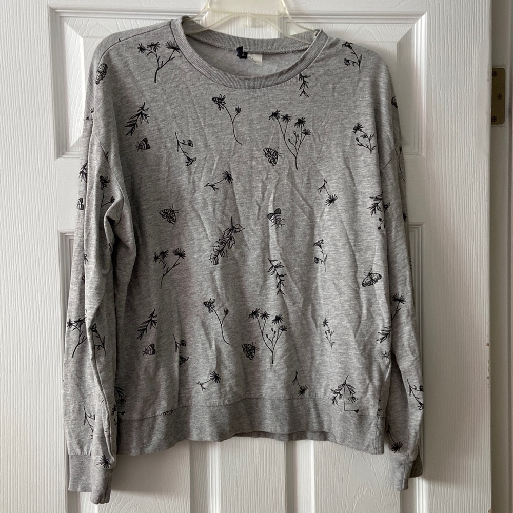 H&M woman’s gray top size large